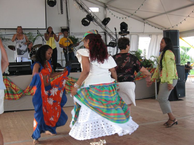 Ginette Doumont, peintre haïtienne et l´historien haïtien Carlo A. Celius